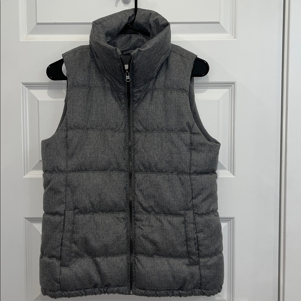 Old Navy Women’s Charcoal Gray Puffer Vest size S